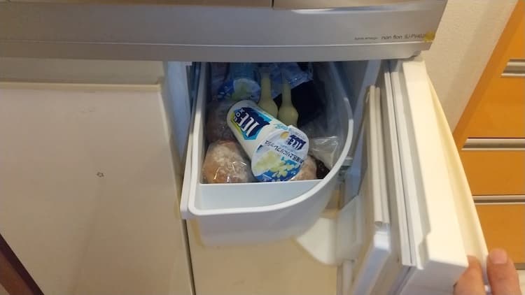 冷蔵庫の冷凍スペースに移動したアイス類